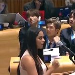 방탄 <b>유엔</b> 이제 봤는데 귀에 뭐한거임