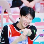 <b>레오</b> 라미네이트 안한 자연산 송곳니도 엄청 섹시할것 같음