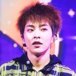 [EXO] 이거 봐봐 얼굴 <b>반쪽</b>됨