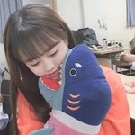 [댓글부탁해] 검은색 <b>교복치마</b>에 어울리는 니트색 뭐있음?