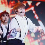 [<b>하성운</b>] <b>하성운</b> 손 작아서 더더더 귀여운 것 같애