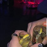 [댓글부탁해] 테이블 따라와도 검은옷 입은 형들이 막아