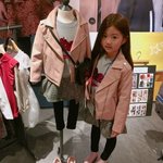 이여자애 키즈모델인데 볼매임
