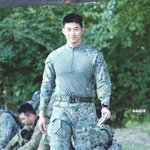 육군의날 옥택연 근황....jpg