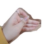 손으로 <b>구멍</b>만들기