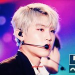 [박우진] 어 어떻게 이렇게 생겼나 <b>요정</b>인가?