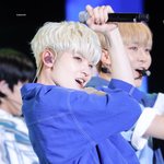 [세븐틴] 지훈이 진짜 <b>파란색</b> 잘 받는 듯