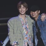 [강다니엘] 강다니엘 어깨 ༼;´༎ຶ ۝ ༎ຶ༽