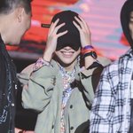 [강다니엘] <b>모자</b>쓰고 부끄러워하는 녤