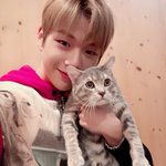 [강다니엘] 고래랑 만난 <b>쏘스윗</b> 강다니엘 ㅠㅠ