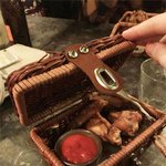 평범한 꼴은 절대 못보는 <b>식당들</b>