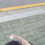 현타와서 학원 안가고 <b>버정</b>에서 슬라임 만지고 있다