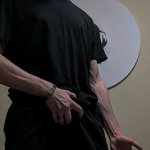 온몸이 핏줄로 <b>범벅</b>된 남자 어디 옶나 ㅜ