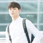 [드루와] 와 ㅅㅂ 황민현 <b>이사진</b> 친오빠랑 똑같이 생김