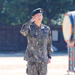 윤두준 <b>신병</b> 수료식 사진
