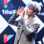 얘들아 나 오늘 졸사 찍었는데 포즈 봐봐 ㅆㅂ