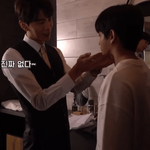 김민석 턱에 자꾸 손이 가는 <b>이민기</b>