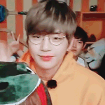 [강다니엘] 강다니엘 어쩜 이렇게 안경이 잘 어울려