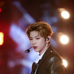 [강다니엘] 강다니엘 <b>턱</b>선 진짜 그린거같아