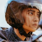 [EXO] 경수 <b>헬멧</b>에 비치는거 애들임??