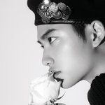 [EXO] 한시간전만해도 경수 한복입고있었는데..