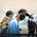 방탄소년단 입국 비하인드 팬 하트 퍼포먼스 <b>감사표시</b> 공항마비 ㅋ