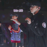 [강다니엘] 강다니엘 손가락<b>웨이브</b> 신기해