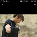 [EXO] 팔이랑 얼굴 색 차이봐..