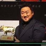 <b>동석</b>이형 황소 들었다 ㅋㅋ 진지는 한데... 뭐지? ㅋㅋ