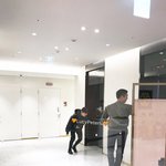 [EXO] 너네 민석이 <b>사옥</b>짤에서 엠엘삐 가방 한거 봄? ㅋㅋㅋ