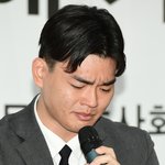 폭행 폭로' 이석철-이승현, 경찰서 <b>출석</b>