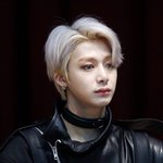 <b>아련</b>한 표정을 한 아이돌의 진실