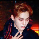 [EXO] 김종대 눈에 빨간 <b>렌즈</b> 꼈다!!!!