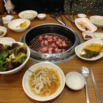 나 지금 연예인들 오는 고기집 왔다ㅋ