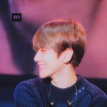<b>변백현</b> 너무 계집애같이생겼어