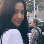 <b>리사</b>랑 지수 여행영상 찍었네