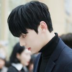 [드루와] 잘생겼다는말에 씩 웃어주는 <b>황민현</b>
