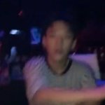 [댓글부탁해] 술집에서 바지벗고 춤추는 영상올린 아이돌