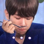 [EXO] <b>라스</b>굴라 먹는 백현이