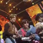 [EXO] 1위 <b>호명</b>되자마자 백현이한테 꽃다발주신분