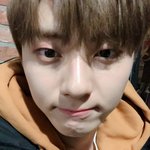 [황민현] 황민현 <b>new</b>프사 너무 기여워