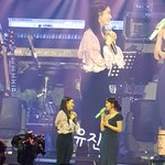 오늘자 아이유 콘서트 게스트 <b>청하</b>