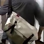 [댓글부탁해] 이거 <b>무인</b>양품 로고 맞는거같냐??