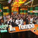 [EXO] 엥 잘보니 후배여돌이 꽃다발주네