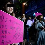 여자가 죽거나 맞으면 가장 기뻐하는건?