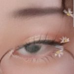 이거 눈화장 어떻게 <b>한</b>건지 알려<b>줄</b> 수 있어?