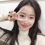 소맷자락까지 귀엽게 만드는 <b>여</b><b>돌</b>