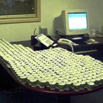 정성이 대단한 동료의 <b>장난들</b>