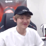 최근에 생긴듯한 백현이의 새로운 <b>버릇</b>