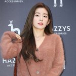 어제 <b>명동</b>에 떴다는 아이린 미모